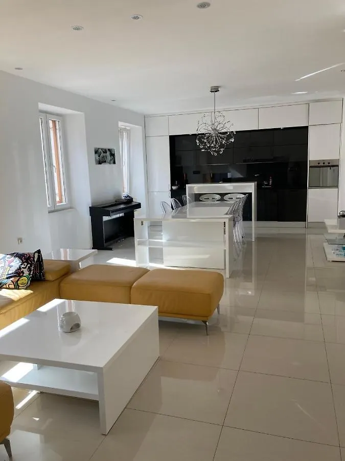 Apartment Lux Πούλα