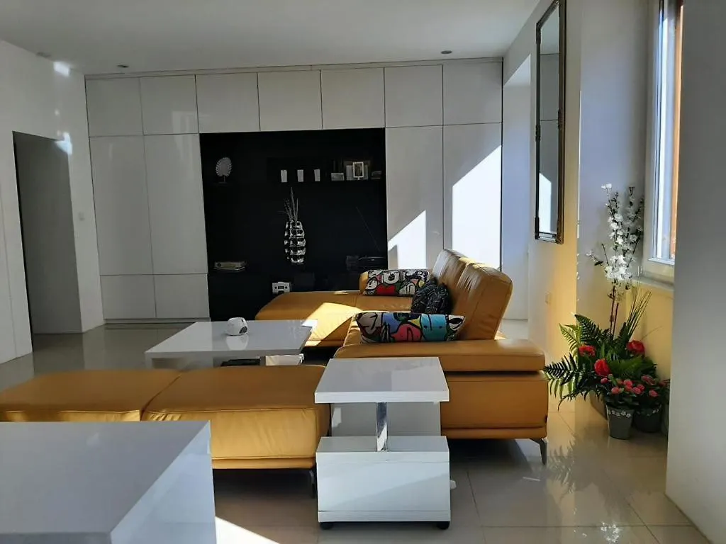 Apartment Lux Πούλα