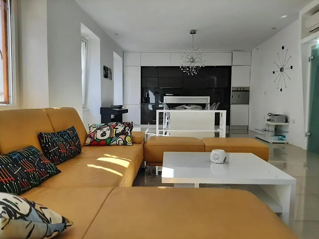 Apartment Lux Pula