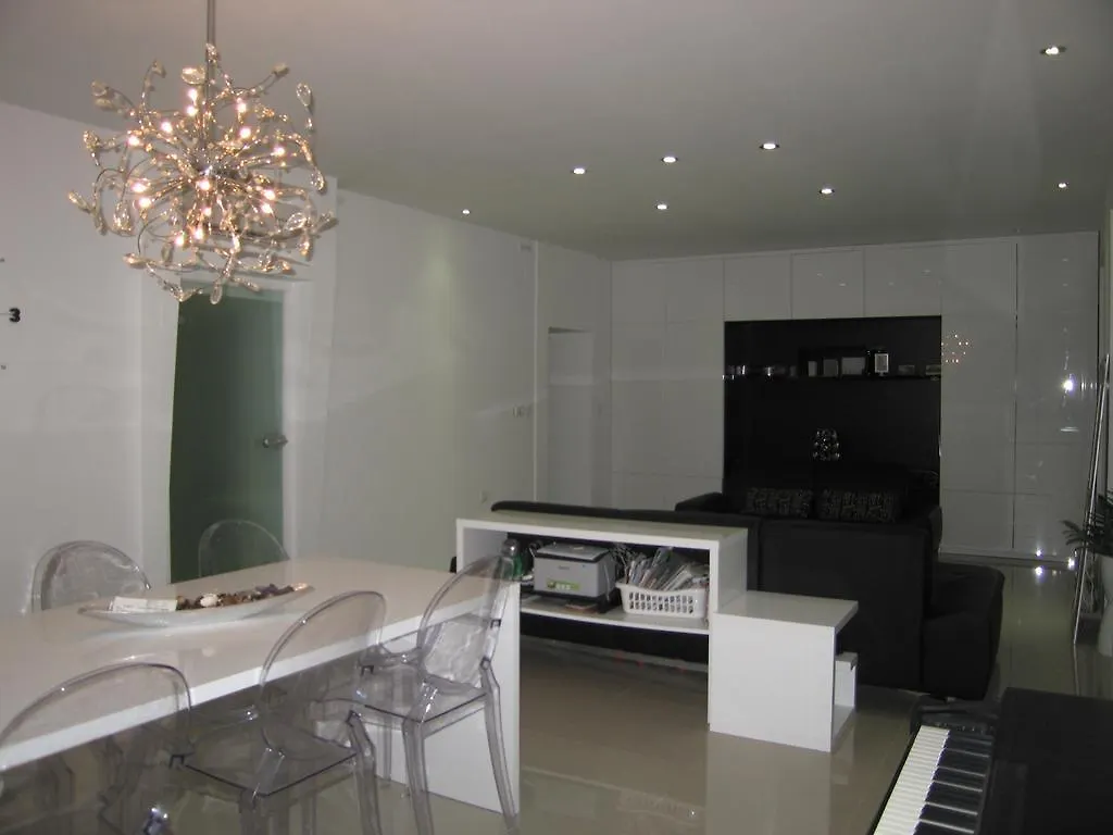 Apartment Lux Pula 0*,